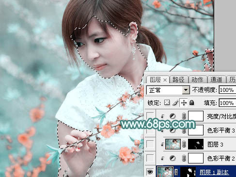 Photoshop将桃花林中的美女加上清爽的古典淡青色
