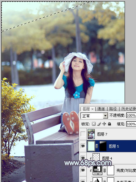 Photoshop给公园长凳上的美女调制出秋季蓝黄色