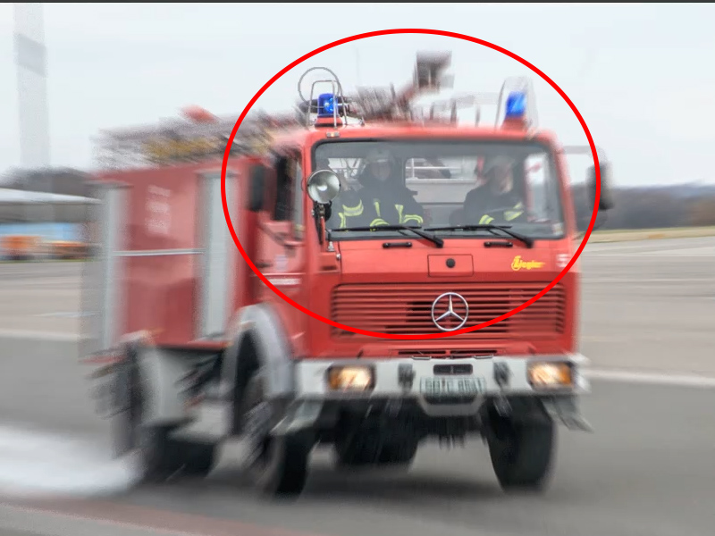 PS用滤镜制作行驶中的消防车