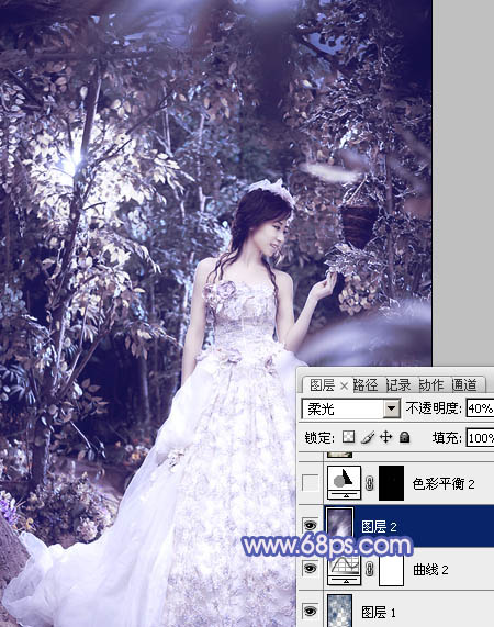 Photoshop将树林人物图片调制出流行的蓝紫色效果