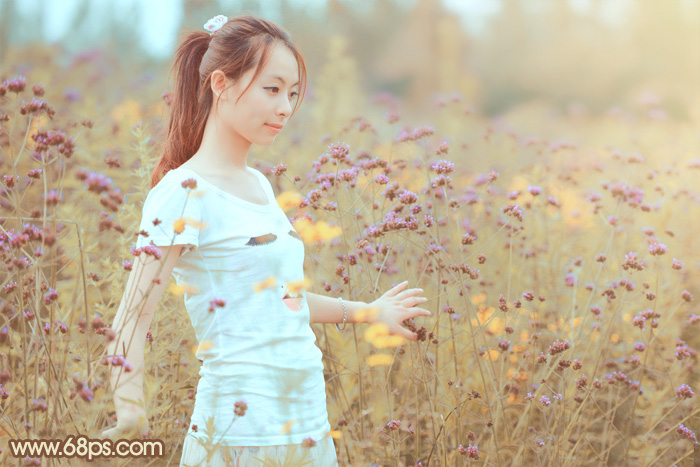 Photoshop将花草中的人物图片增加甜美的淡褐色