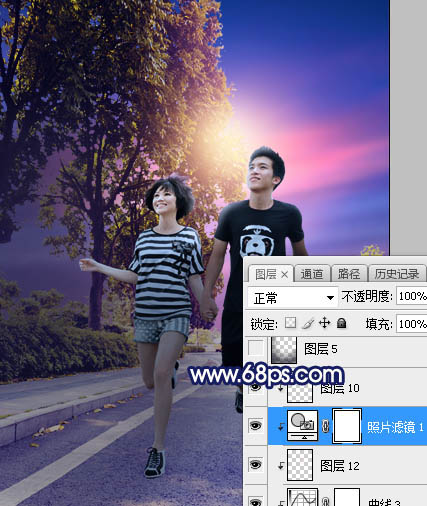 Photoshop调制出紫色霞光马路上的情侣图片