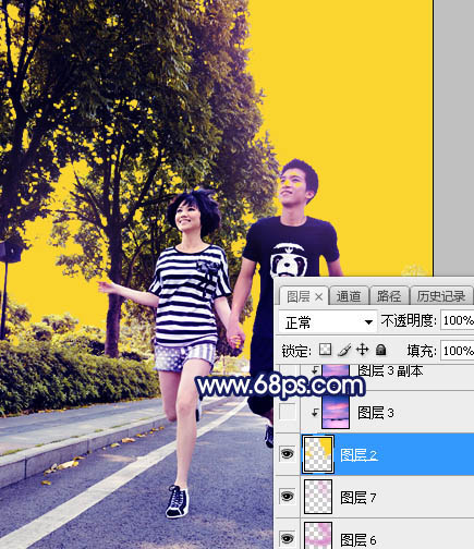 Photoshop调制出紫色霞光马路上的情侣图片
