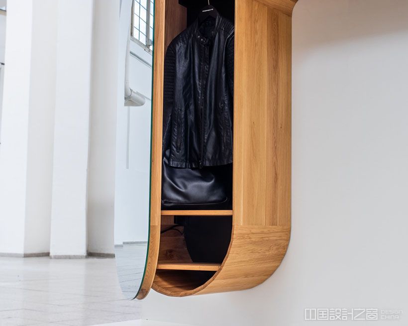 Oloo Smart Wardrobe by Martin Coufal