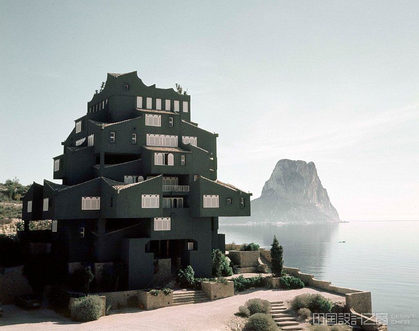 who was ricardo bofill? designboom remembers his most ico<em></em>nic works