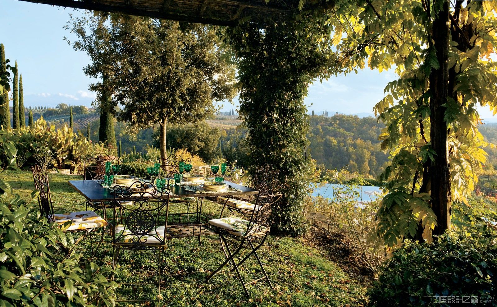 21 Stunning Outdoor Dining Spaces From the AD Archive | Architectural Digest