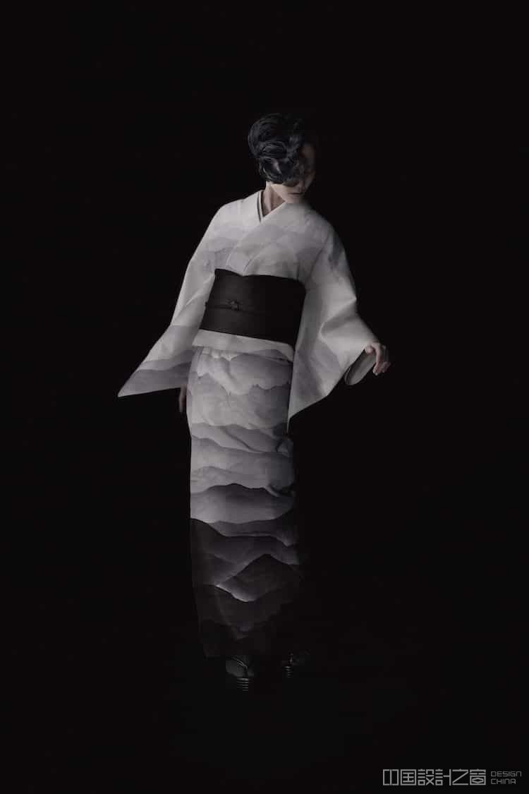 Artist Tomoe Shinohara Creates Traditio<em></em>nal Japanese Kimono From Leather Scraps