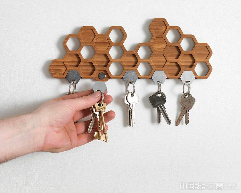 Wall Mounted Ho<em></em>neycomb Bamboo Magnetic Key Holder