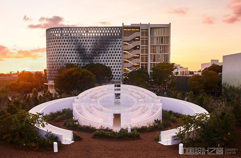 es devlin's maze installation at miami design district celebrates 100 years of CHANEL N°5