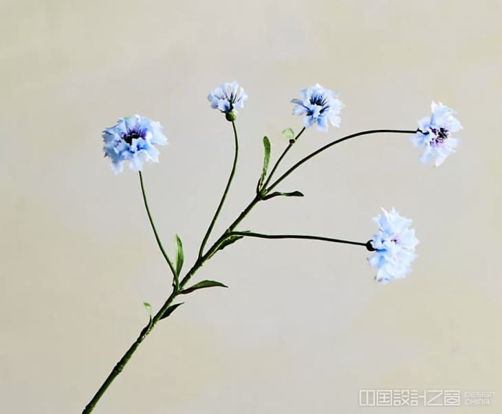 at_style_2022-06_Cornflower Blue Trend  _Faux Cornflower Stem