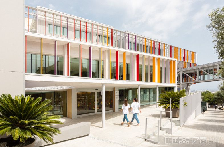 Rai Pinto Studio sought to bring human-centric design to the interior of the Pediatric Cancer Center Barcelona at SJD Barcelona Children’s Hospital. - Arnau Rovira