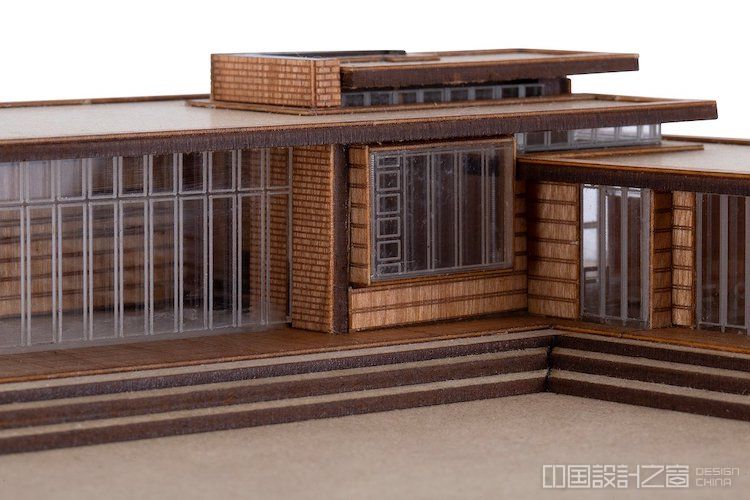 Uso<em></em>nian House Scale Model Kit of Frank Lloyd Wright Projects