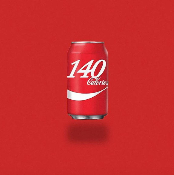 一罐330ml的可口可乐，140卡路里