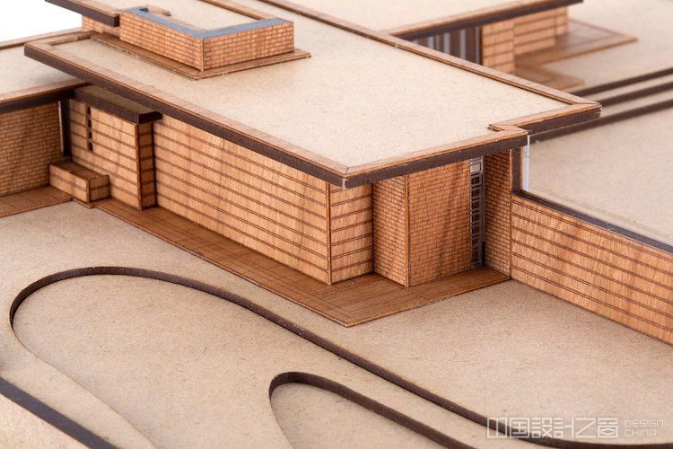 Uso<em></em>nian House Scale Model Kit of Frank Lloyd Wright Projects