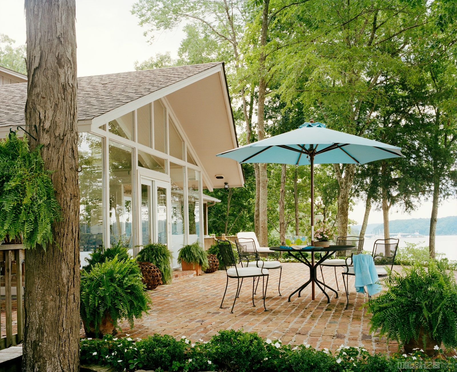 Even a small patch of backyard can work wo<em></em>nders when made into a patio.