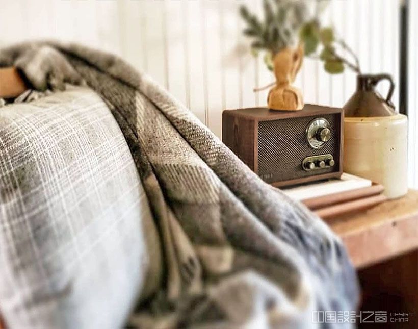 Victrola Retro Wood Bluetooth FM/AM Radio with Rotary Dial