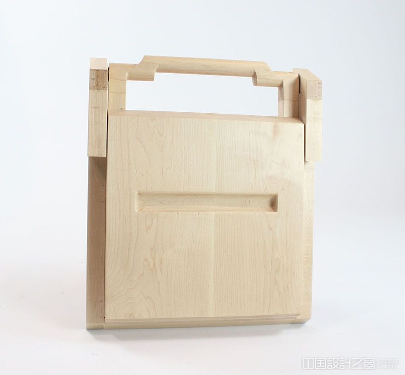 Attache Folding Stool by Chi-Hao Chiang