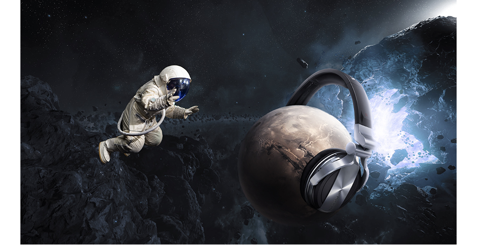 PS教程 合成创意太空宇航员与星球相遇的场景图片
