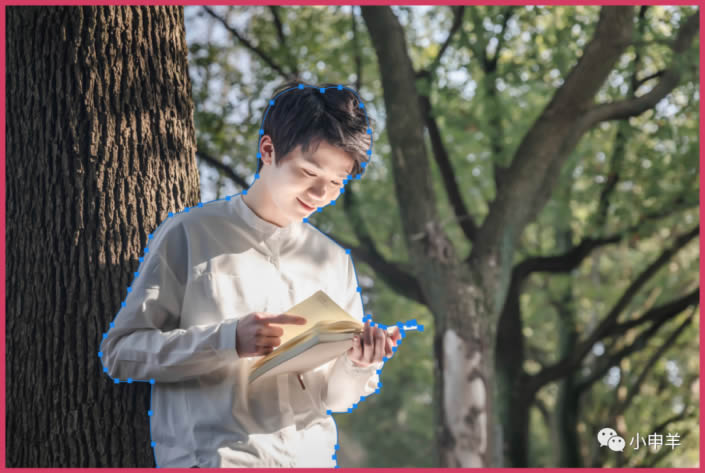 如何用ps抠出在校园树林里看书的男生
