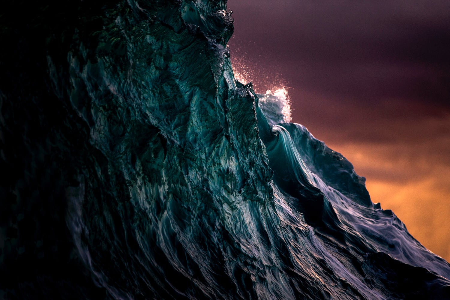雷·柯林斯拍摄的爆炸性照片捕捉到了海洋爆发时反复无常的本质 - PSD素材网