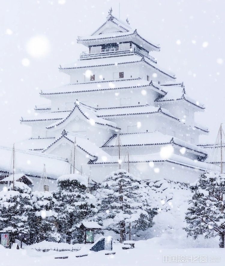 Tsuruga Castle in the Snow