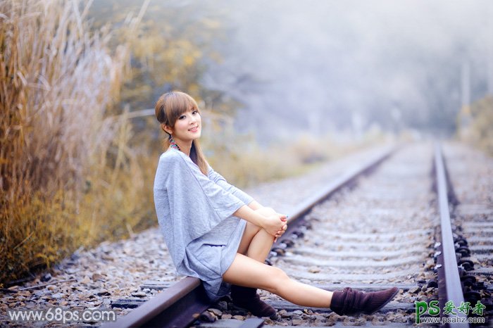 PS调色教程：学习给外景铁路上自拍的美女艺术照调出秋季淡冷色