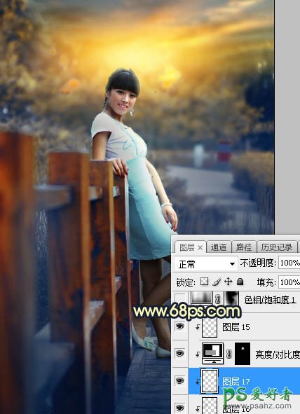 Photoshop给景区木桥上拍摄的中年女人写真图片调出唯美的曦色