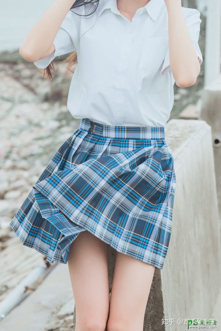 Photoshop给台风天海边拍摄的制服少女外景照片调出淡雅小清新效