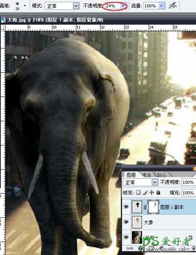 photoshop创意合成游走在繁华城市中的一头巨象