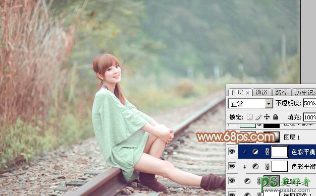 Photoshop图片调色实例教程:给铁轨上自拍的甜美女孩儿调出青绿色