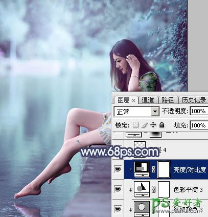 PS调色教程：给水塘边的清纯玉腿美少女写真图片调出唯美的青蓝色