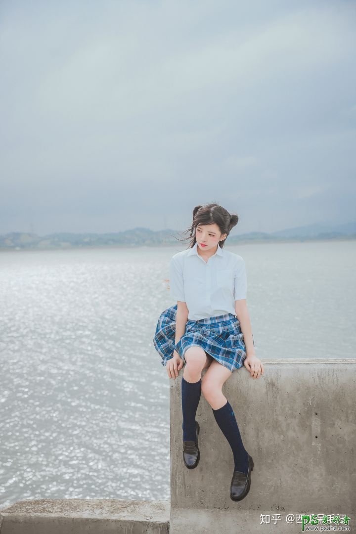 Photoshop给台风天海边拍摄的制服少女外景照片调出淡雅小清新效