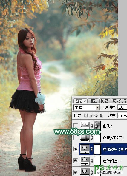 Photoshop给树林中自拍的美腿女孩生活照调出暗调秋季青红色