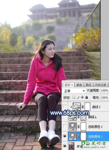 Photoshop给古建筑边自拍的红色运动装青春少女写真图片调出霞光