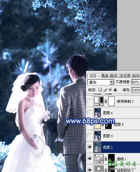 PS调色教程：给树林中的情侣婚片写真调出纯蓝艺术效果