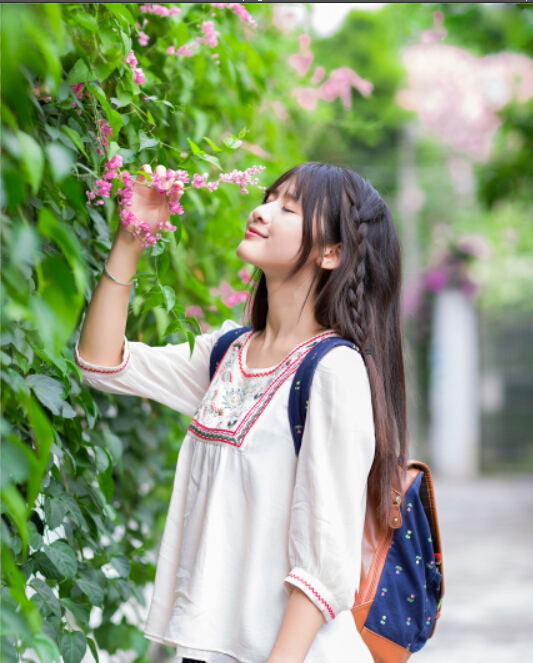 Photoshop漂亮美女照片后期调色：把花景下可爱美女调成梦幻紫色