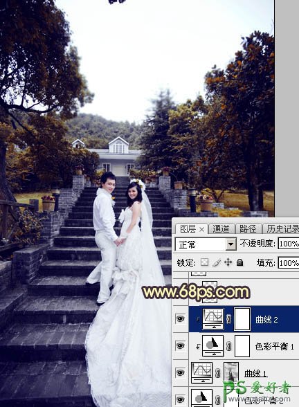 PS调色教程:给古建筑风景图片中拍摄的情侣婚纱照调出唯美的黄色