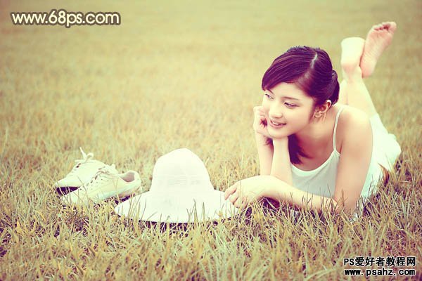 photoshop给草地上的可爱女孩儿照片调出柔和的粉黄色