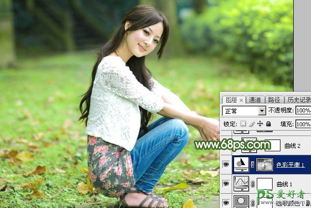 Photoshop给春天外景草地上自拍的甜美女生照片调出清新的粉绿色