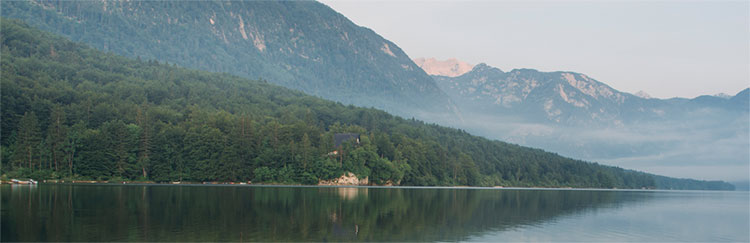 Photoshop创意合成少女在天宫中弹古筝的场景,古风少女场景。