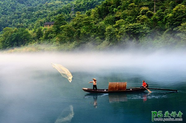 Photoshop创意合成一头在野外孤独流浪的野牛场景海报