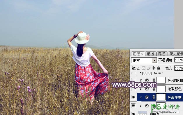 PS调色教程：给清爽的花裙子韩系美少妇外景写真图片调出淡冷色秋