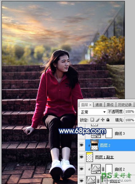 Photoshop给古建筑边自拍的红色运动装青春少女写真图片调出霞光