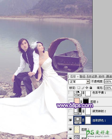 photoshop给水边小船上的情侣婚片调出纯美的蓝紫色