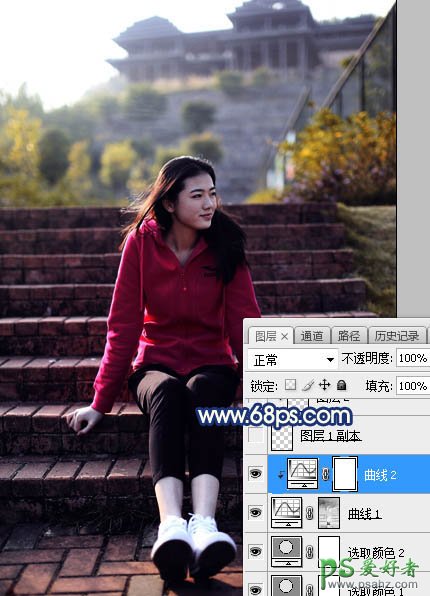 Photoshop给古建筑边自拍的红色运动装青春少女写真图片调出霞光