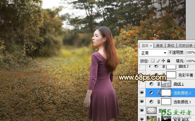 Photoshop给野花丛中拍摄的美臀性感少妇图片调出唯美的霞光色