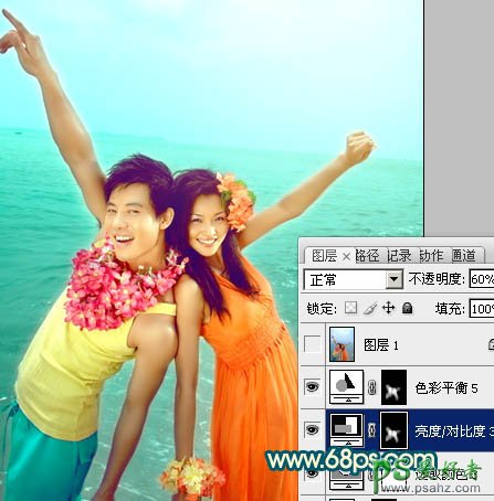 photoshop给喜气的海景情侣图片调出艳丽的青黄色