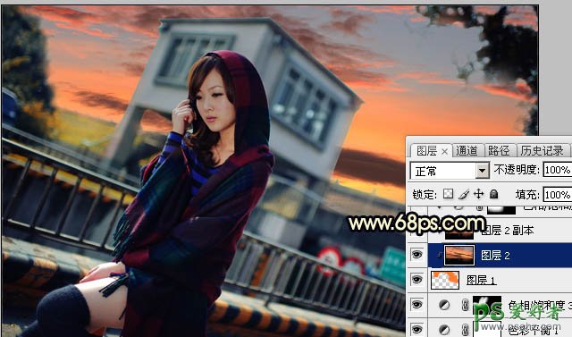 Photoshop给城市天桥上自拍的性感女孩儿生活照调出暗调霞光色彩