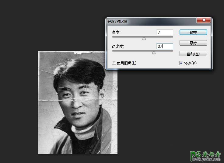 Photoshop初级教学之老照片修复教程，学习怎么修复破损老照片。