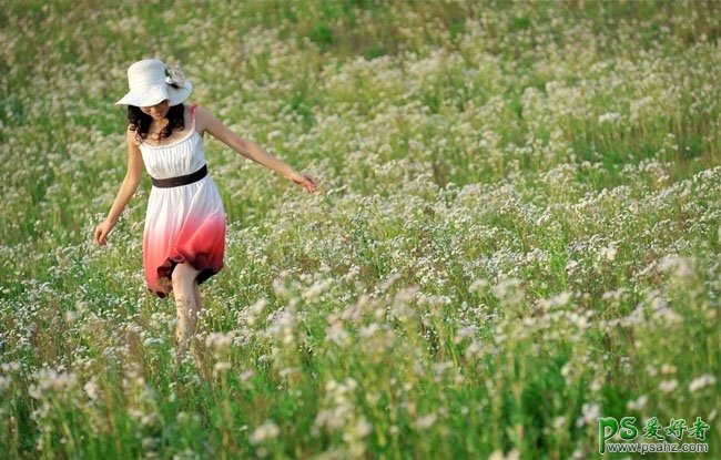 photoshop给草原上的风情少女调出梦幻的蓝红色